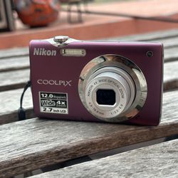Vintage Nikon Coolpix Digital Camera 