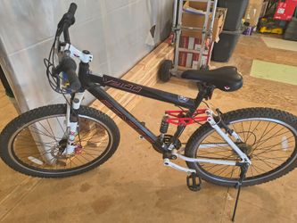 Genesis V2100 26-inch mountain bike