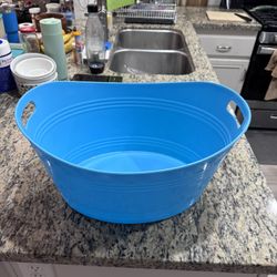 Blue Plastic Storage / Party Tub – 18” x 13” x 8” with Handles