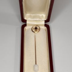 Antique/Vintage 10K Solid Gold & Amethyst Stick Pin Lapel Brooch w/ Vintage Wood Box .8g