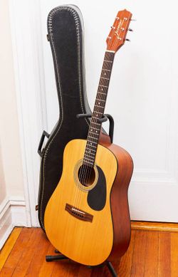 Mnt Jasmine by Takamine S-35 Acoustic Guitar & Case
