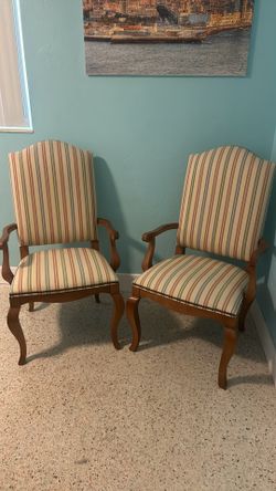 Vintage Ethan Allen  pair of French style Queen Chair Excellent Condition