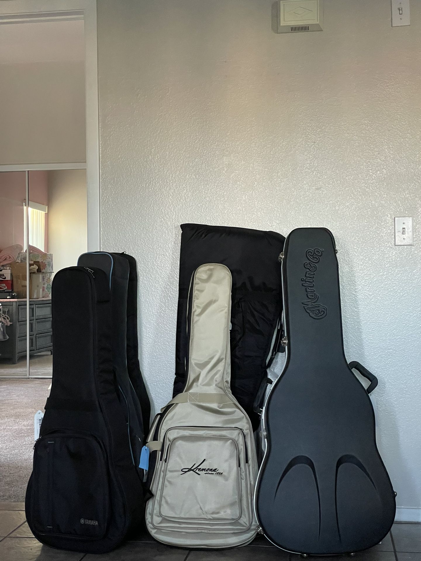 Guitar Gig Bags & Cases