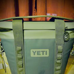 BRAND NEW Yeti Hopper M15 Bag Cooler