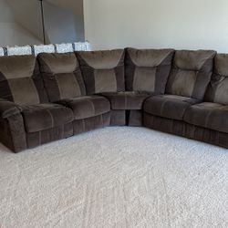 Micro suede Sectional In Excellent Condition