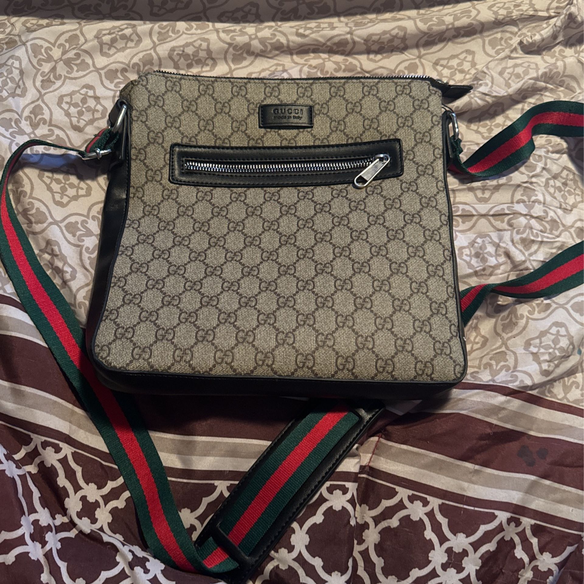 Gg Supreme Gucci Messenger Bag