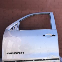 2014-2018 GMC Sierra Front Door RH