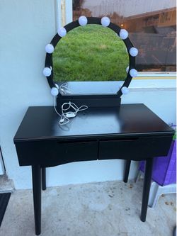 Vanity table