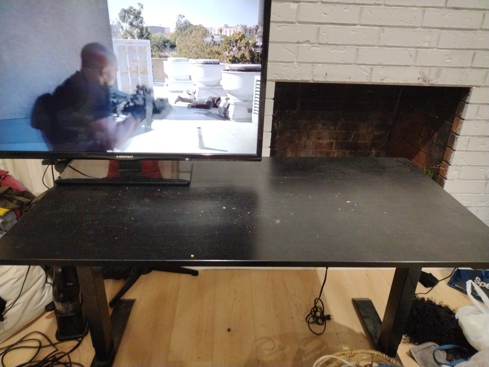 Movable desk