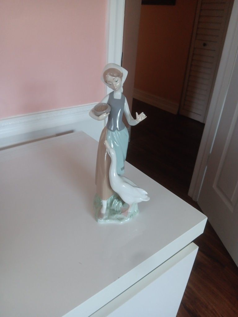 Lladro #01052 "Girl With Duck" Collectible Retired Figurine $275 OBO