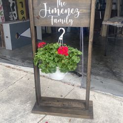 Hanging Plant Stand Welcome Signs 