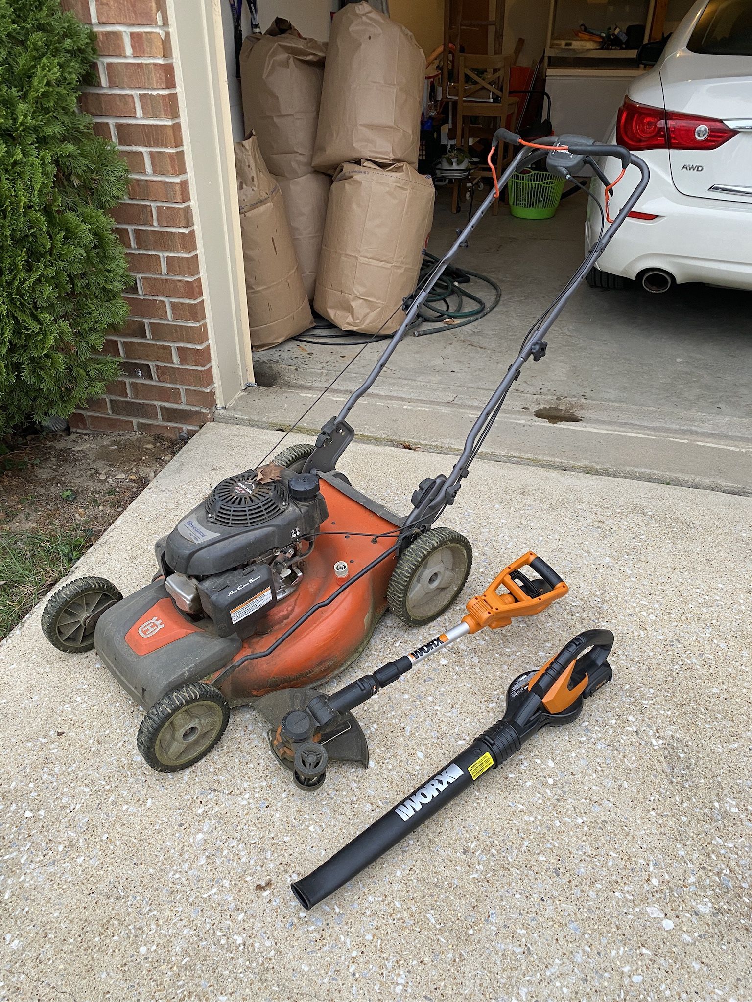 Honda Lawn Mower with Lawn Trimmer And Blower Combo