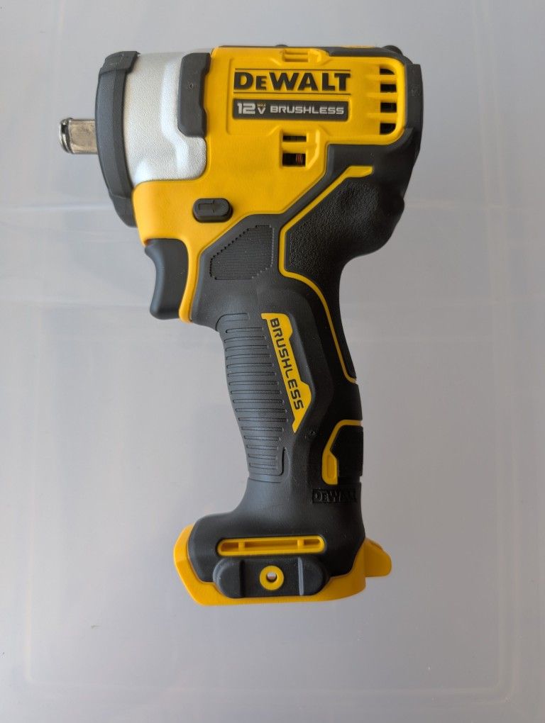 DeWalt 12v 1/2 inch stubby impact wrench dcf901