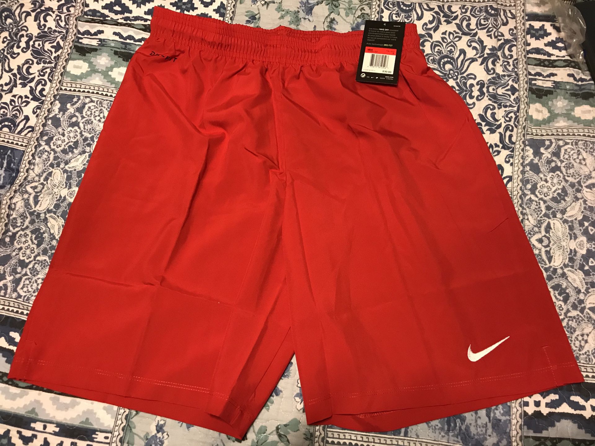 NIKE DRY FIT SHORT SIZE ( L ) VALUE IN 30.00
