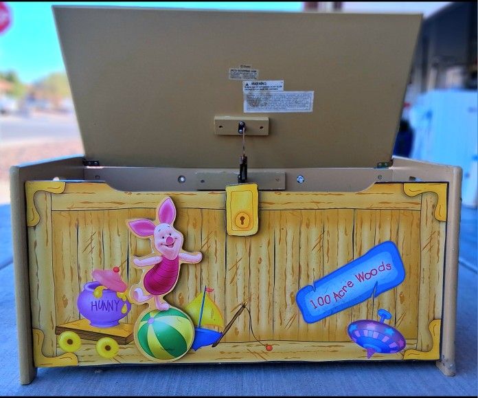 Winnie the Pooh Bear Storage Box
Toy chest 
Dimensions Approximate: 
29" 3/4 W x 14"1/2 T x 15" 5/8