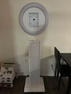 Portable photo booth