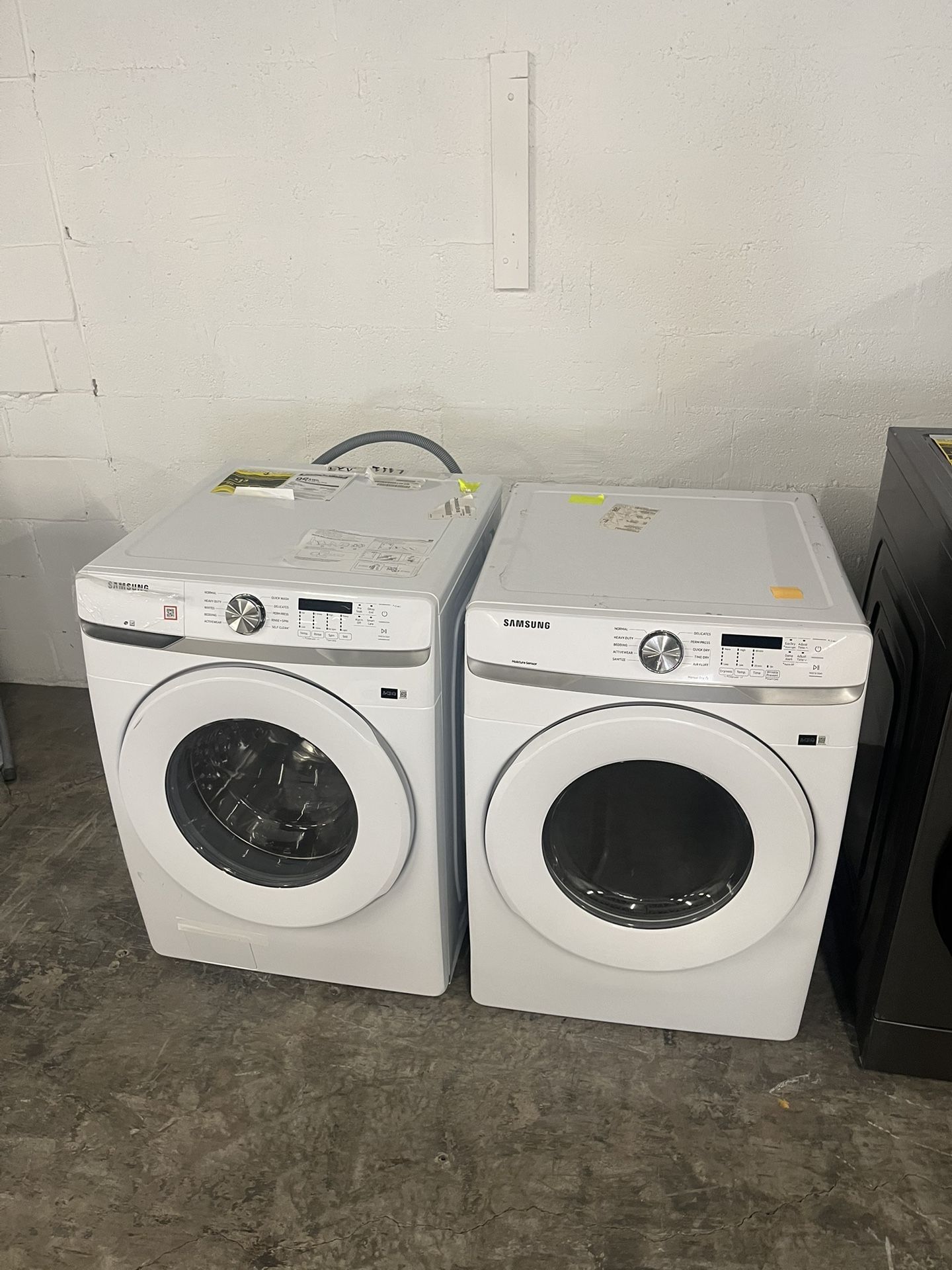 Brand new sale for THE HOLIDAYS (Samsung white front load washer/dryer)