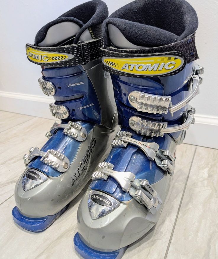 Men's Size 9 Atomic Ski Boots - $45