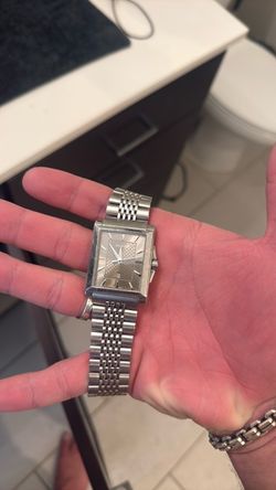 Gucci watch priced to sell quick