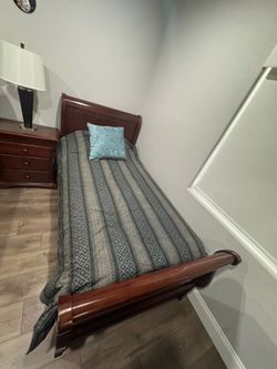 4-Piece Dark Brown Wood Bedroom Set: Bed, Nightstand, Dresser w/ Mirror
