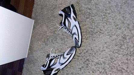 Sauconys Black And Metallic Gold