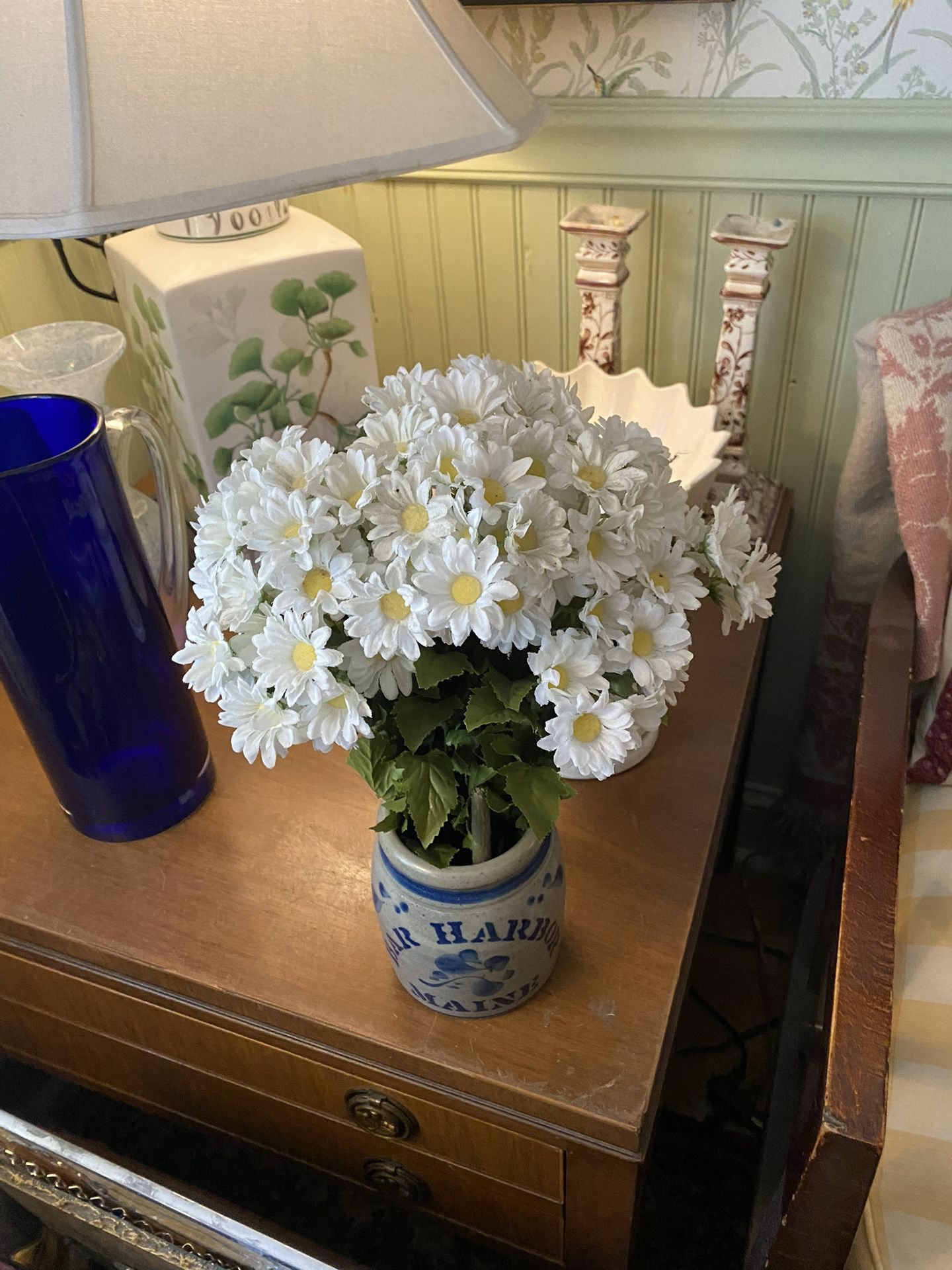 Beautiful Artificial Daisies Flowers for a Vase