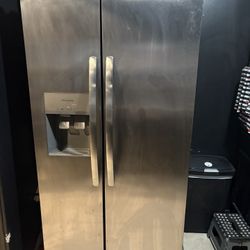 Refrigerator 