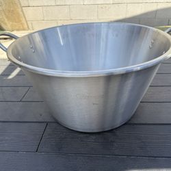 Grande Cazo para carnitas Nuevo.. new never used  25” inch wide  14” deep  Caserola redondo STAINLESS STEEL CONSTRUCTION