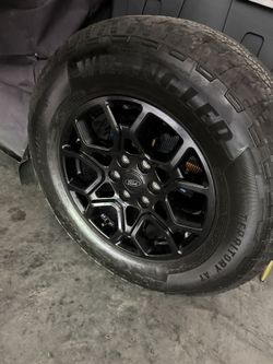 275 65 18 Wheels And Tires Only 1100 Miles On Them In Perfect Condition And All Even Tread