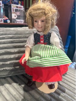 Vtg 1986 Shirley Temple Doll Stand Up and Cheer Comes With Stand
