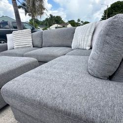 Grey Sectional w Ottoman Delivery Included 🛻