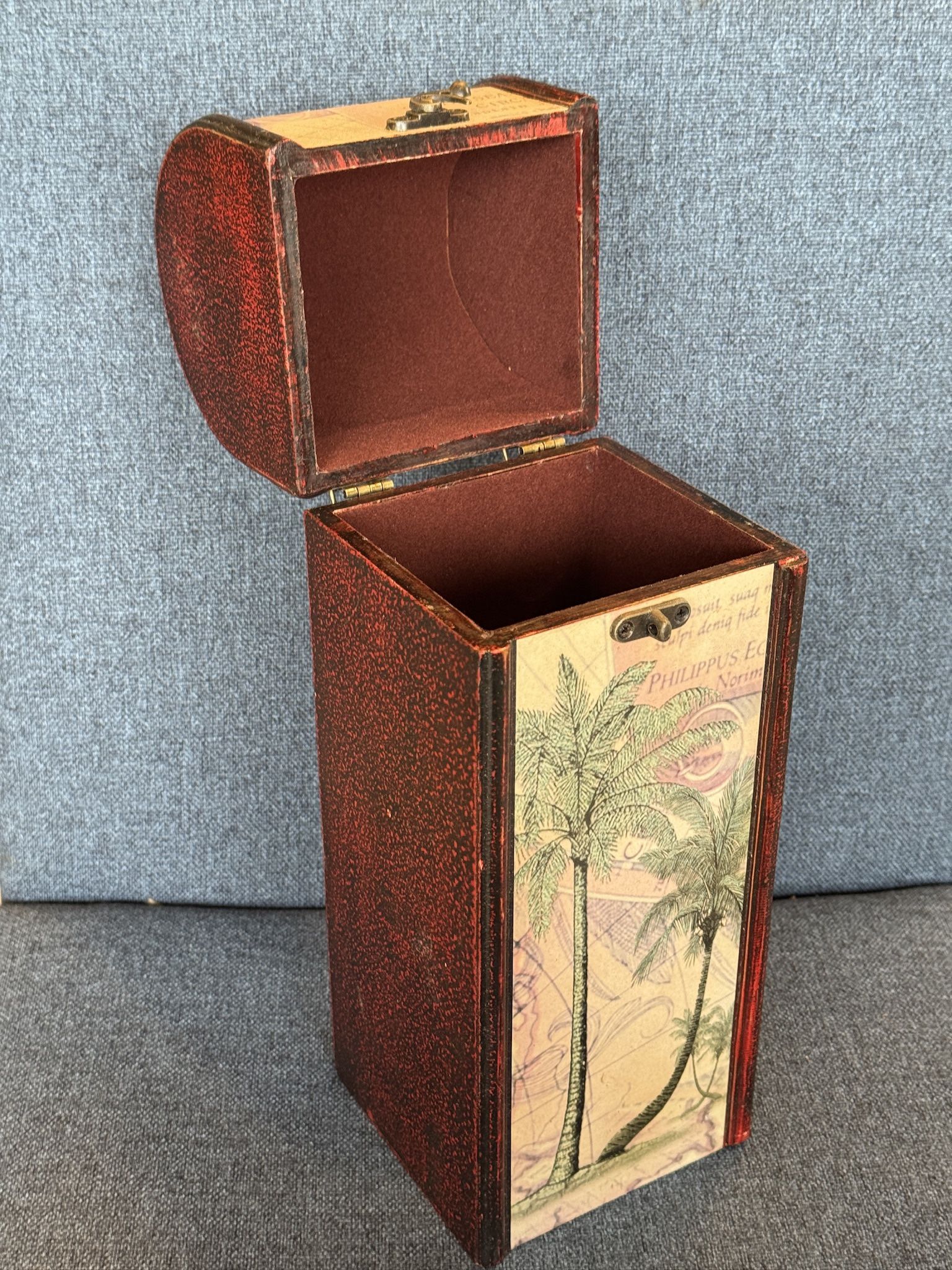 Wine Carrier Decoration