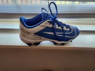 Youth cleats