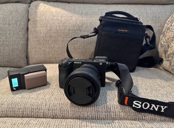 Sony Alpha 6700.