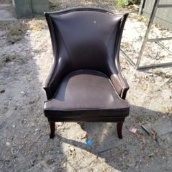 BOMBAY LEATHER VINTAGE CHAIR MAKE OFFER $$