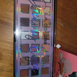 🙂 21 COLORS EYE SHADOW PALLET