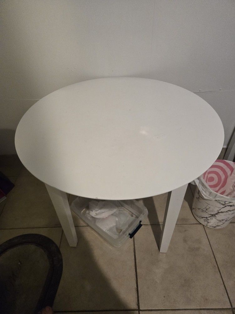 Cute WHITE kitchen TABLE W 2 Chairs Stools