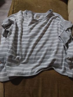 Gently used summer stylish shirts and sweater-based shirts, (1) hoodie-inspired