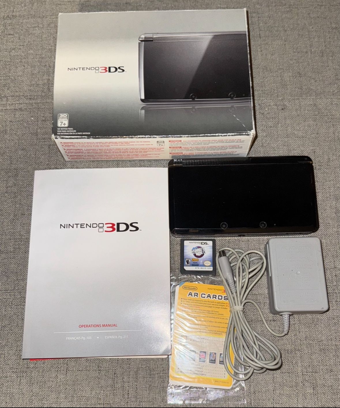 BLACK NINTENDO 3DS HANDHELD CONSOLE WITH VIDEO GAME & CHARGER