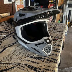 Fox Eon T3 Carbon Fiber Helmet