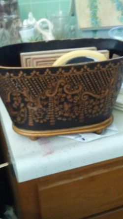 Blk tole caddy ....planter
