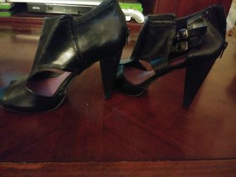 Madden girl black open toed boots size 9