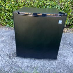 Kenmore 1.7 cu-ft Mini Fridge Compact Dorm Office Refrigerator Black