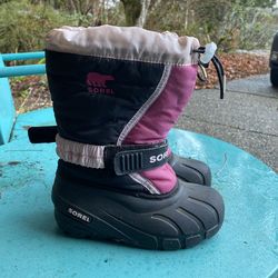 Snow boots kids size 13