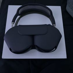 Apple AirPods Max (Like New) – Barely Used