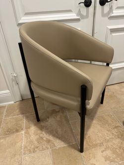 🚨 MUST GO TODAY! Rove Concepts Solana Designer Chair – $75 OBO!
