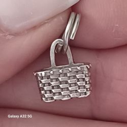 Vtg.sterling Silver "PICNIC BASKET " SOLID DETAILED CHARM