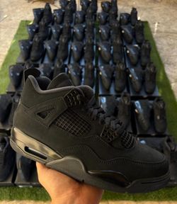 Jordan 4’s black cats