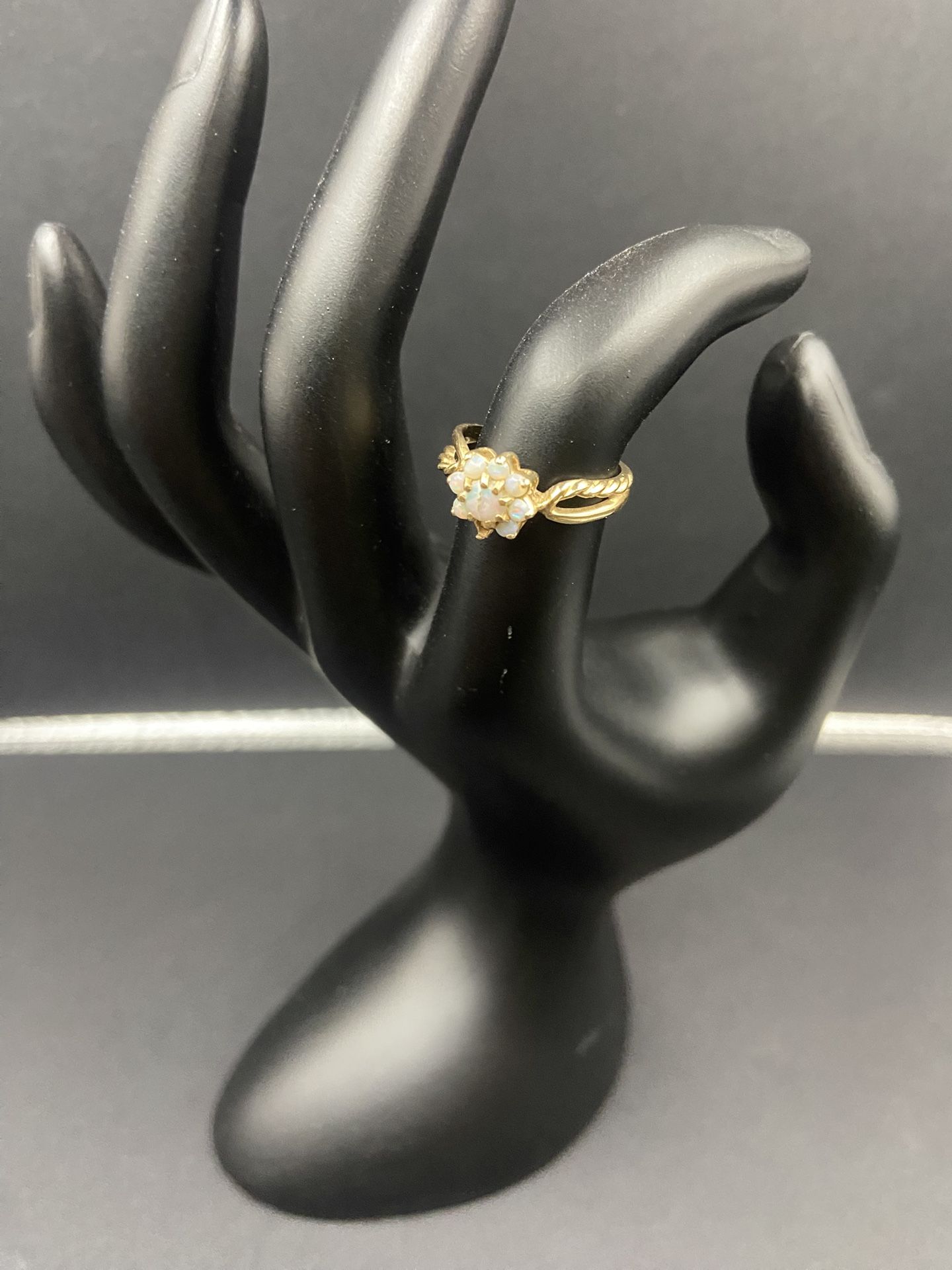 14k Gold And Opal Ring, 2.14 Grams Size 5.5. Ring Is Missing One Of The Gemstones / Check Pics