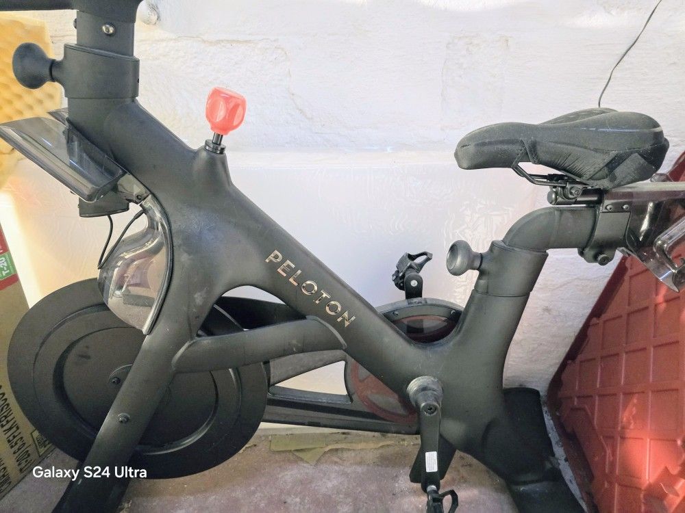 Peloton And Accessories
